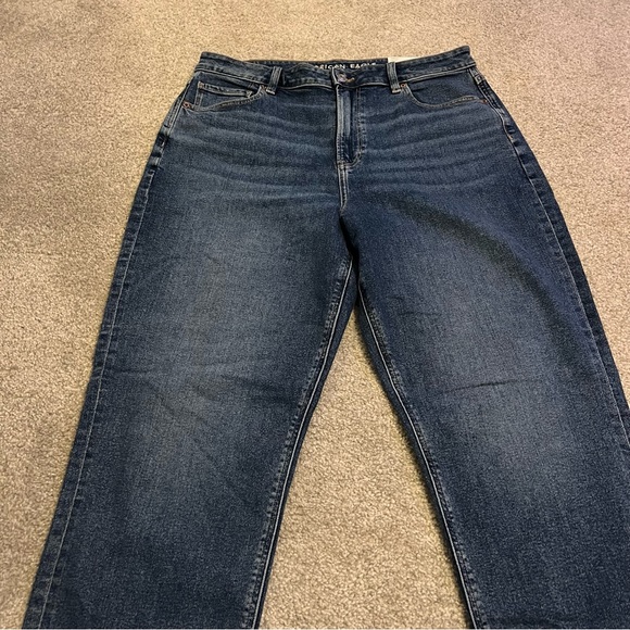 AE high rise Mom Jean - Picture 5 of 8